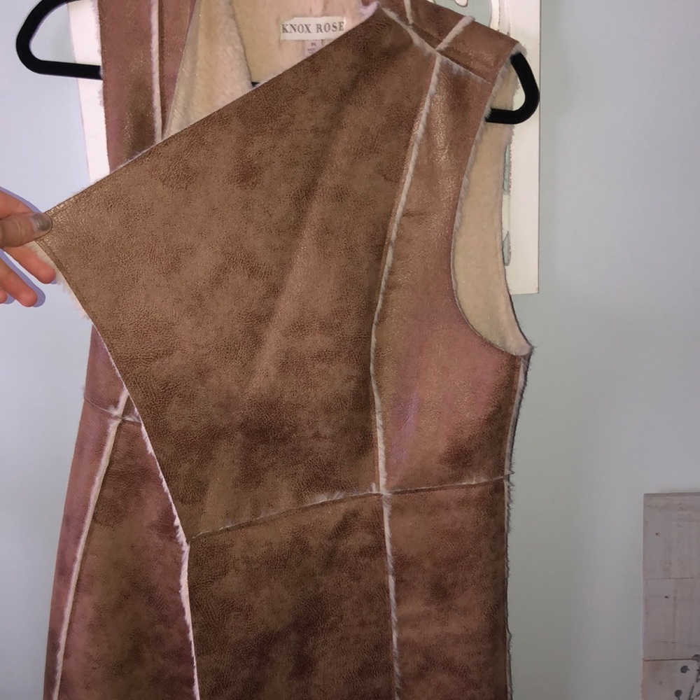 •Fur Vest• - Picture 3 of 5